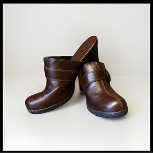 b.o.c. Size 8 brown leather heeled slip on clogs